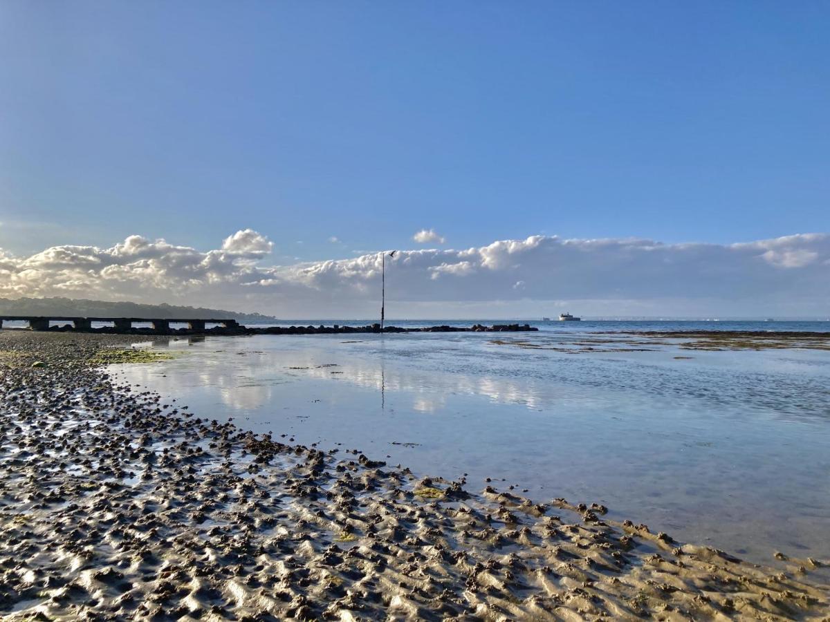 12A Solent Landing Direct Beach Access Bembridge Exterior foto